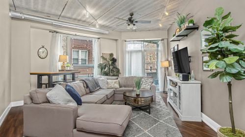 3201 Leland Ave, Chicago, IL 60625-4414