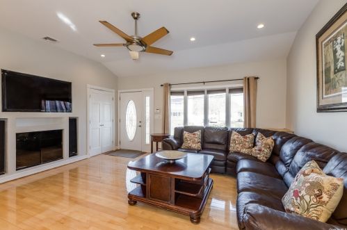 1524 Louis Kossuth Ave, Bohemia NY 11716-1510 exterior