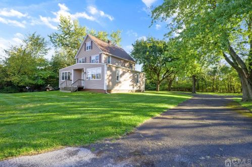 15 Orris Ave, Piscataway NJ  08854-5709 exterior