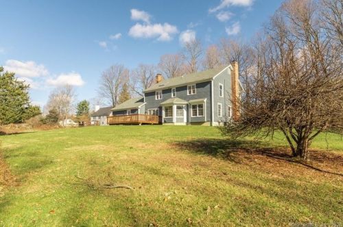 21 Colonial Ln, Ridgefield CT 06877-1921 exterior