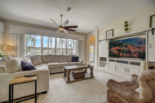 1453 Foxtail Ct, Lake Mary FL 32746-4467 exterior