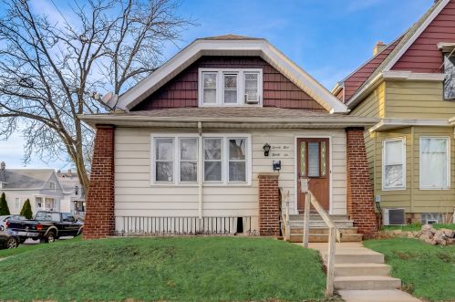 2536 Becher St, Milwaukee, WI 53215-2521