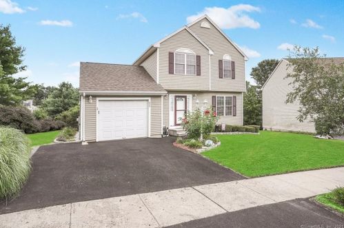 52 Lucy Cir, Wallingford CT  06492-1727 exterior