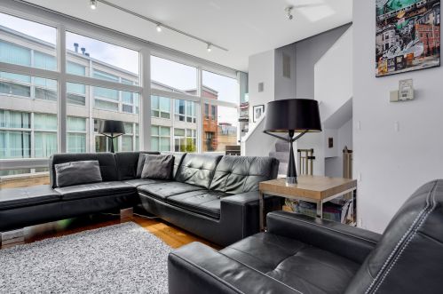 1151 Eddy St, Chicago, IL 60657-1588