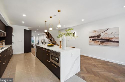 2037 Locust St, Philadelphia PA  19103-5613 exterior