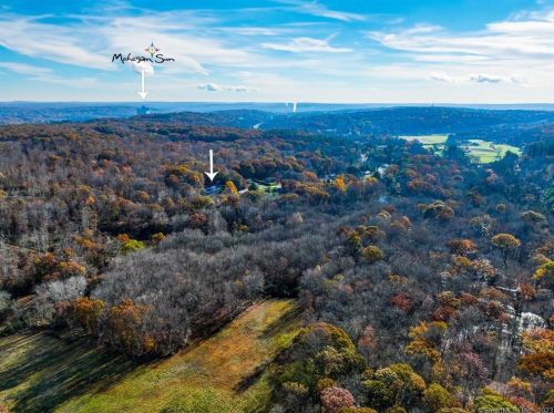 39 Tra Mart Dr, Uncasville CT  06382-1115 exterior