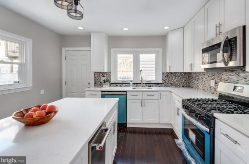 2407 Carpenter St, Philadelphia PA 19146-2342 exterior