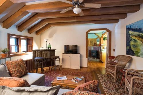 97 Ruggles Ave, Middletown RI 02840-4351 exterior