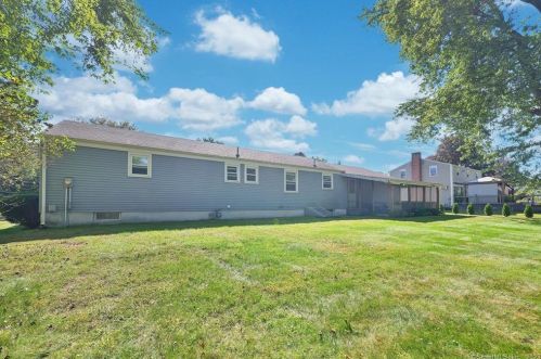 25 Buchanan Rd, Enfield CT 06082-5330 exterior