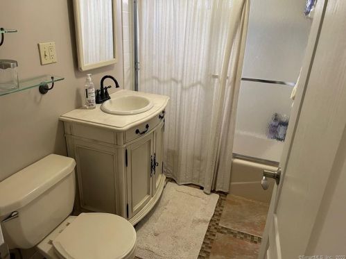 25 Odell Ave, Milford CT 06460-7324 exterior