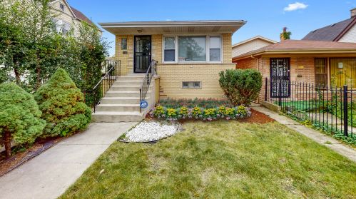 9337 Oglesby Ave, Chicago IL  60617-3931 exterior