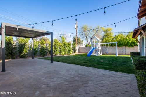 4239 42nd St, Phoenix AZ  85018-4207 exterior