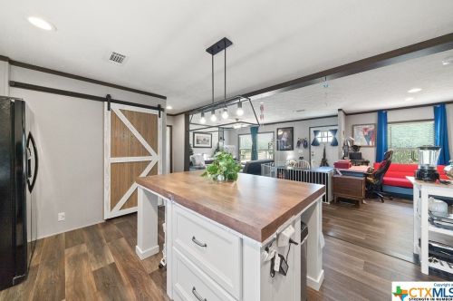 9780 Rebecca Crk Rd, Spring Branch TX 78070-4847 exterior