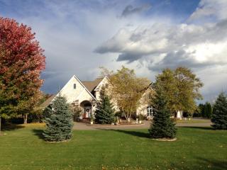 8214 Golf Course Dr, Neenah, WI 54956-9022