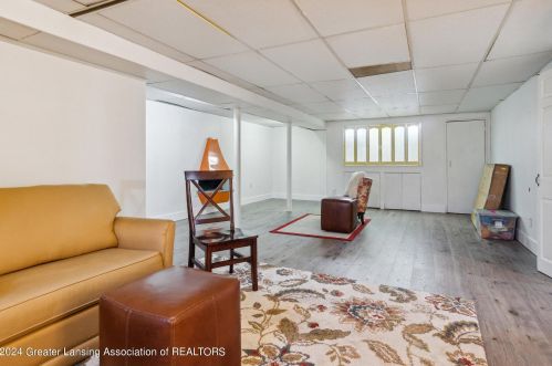 1806 Linden St, East Lansing MI 48823-3722 exterior