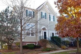 2440 Courtyard Cir, Aurora IL  60506-6607 exterior