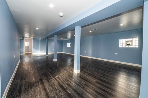 245 18 Ave, Broadview IL 60155-3932 exterior