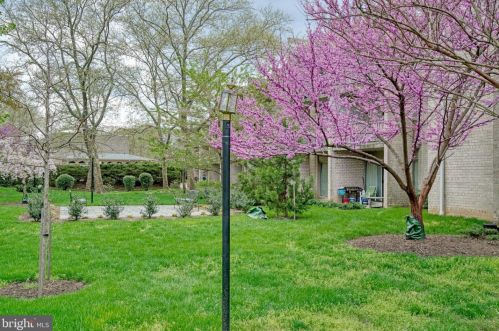 37 Canterbury Sq, Alexandria VA  22304-3042 exterior