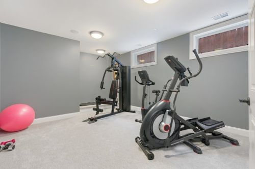 2456 Hutchinson St, Chicago IL 60618-2939 exterior