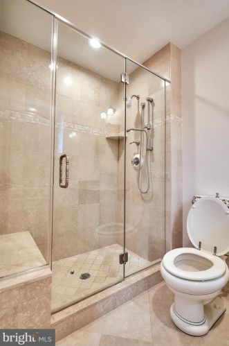 2221 Jefferson Ln, Huntingdon Valley PA 19006-6038 exterior