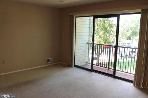 17 Mendrey Ct, Trenton NJ 08648-2661 exterior