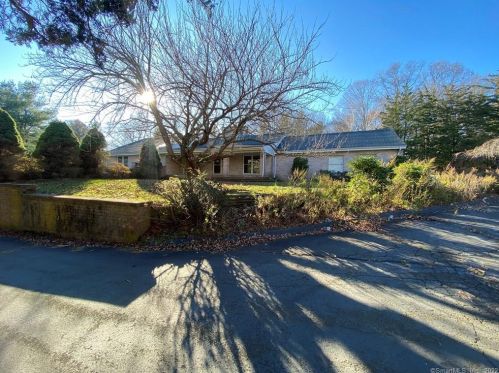 311 Mansfield Rd, North Haven, CT 06473-1213