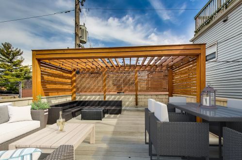 2637 Wayne Ave, Chicago IL 60614-1231 exterior