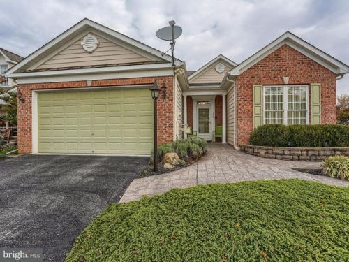 332 Foxleigh Dr, Hanover PA  17331-5236 exterior