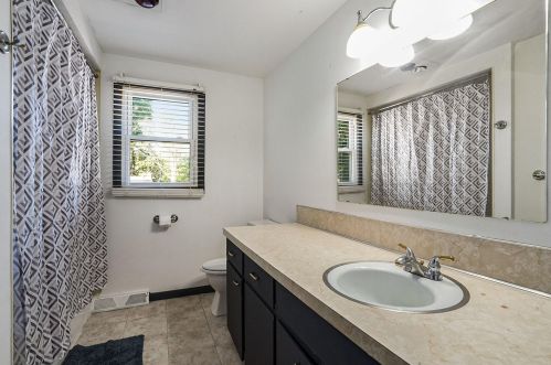 5467 Greenboro Dr, Grand Rapids MI 49508-6044 exterior