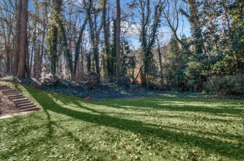 6160 Heards Creek Dr, Atlanta GA  30328-3635 exterior