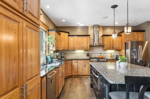 1061 Robinhood Dr, Meskegon MI  49445-2075 exterior