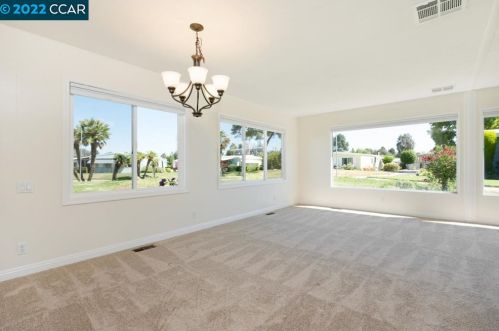 2081 Dalis Dr, Concord CA 94520-5423 exterior