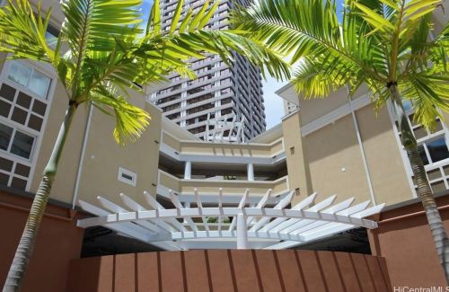 1810 Kaioo Dr, Honolulu HI 96815 exterior