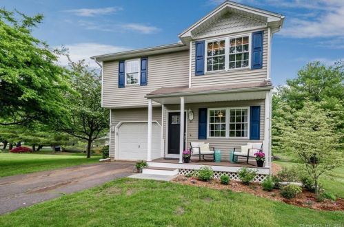 13 Pheasant Hl Dr, Enfield CT 06082-3948 exterior