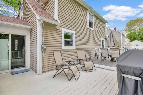 9 Allen St, Enfield CT 06082-4715 exterior