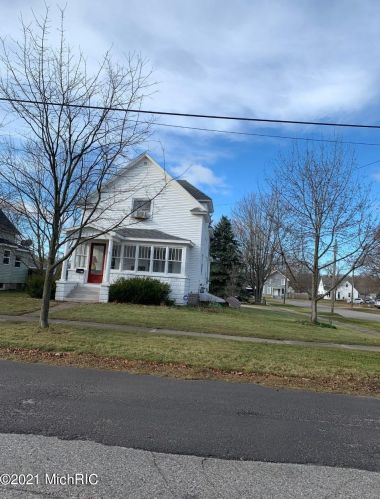 503 Broas St, Belding, MI 48809-1910