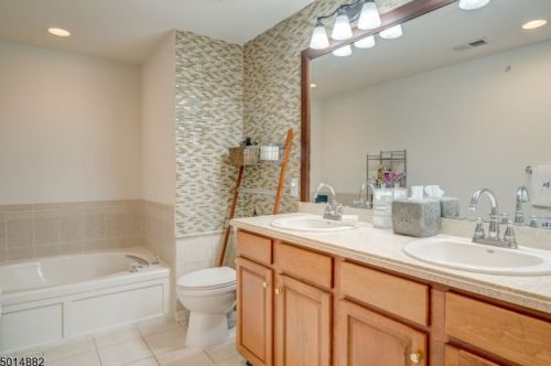 508 Donato Cir, Scotch Plains NJ 07076-1073 exterior