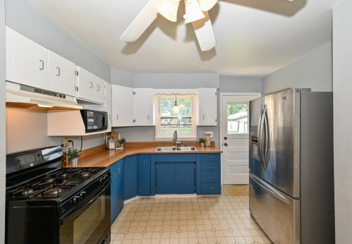 8224 52, Milwaukee WI 53223-3517 exterior