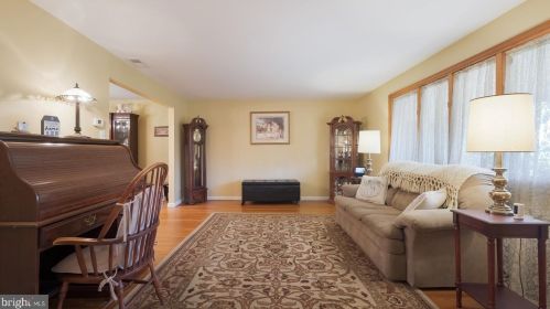 2350 Steven Rd, Huntingdon Valley PA 19006-6610 exterior