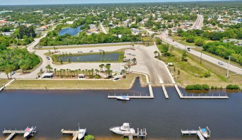 2885 Eagle Dr, Fort Pierce FL 34951-2374 exterior