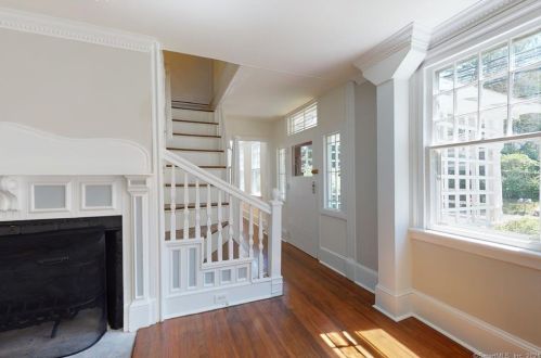 49 Kings Hwy, Westport CT  06880-4711 exterior