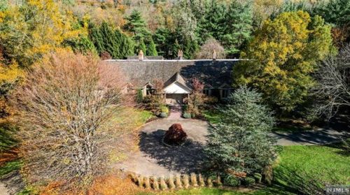 2 Toboggan Rdg Rd, Upper Saddle River NJ 07458-2521 exterior