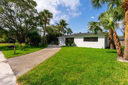 235 20 St, Boca Raton FL 33431-8013 exterior