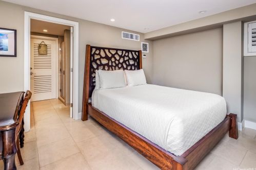 2984 Makalei Pl, Honolulu HI 96815-4743 exterior