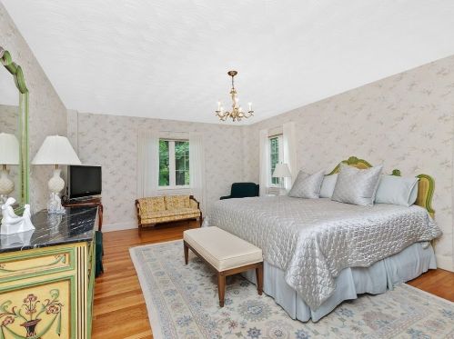 77 Montrose St, Newton MA 02458-2718 exterior