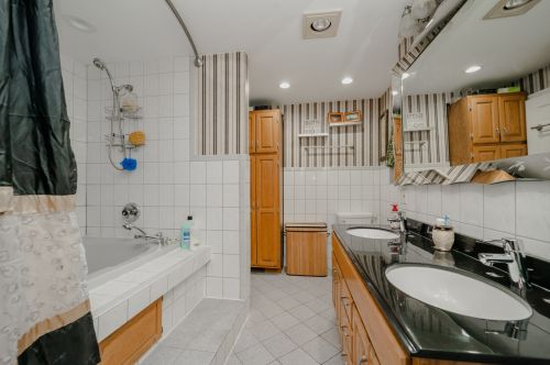 5630 Cullom Ave, Chicago IL 60634-1700 exterior