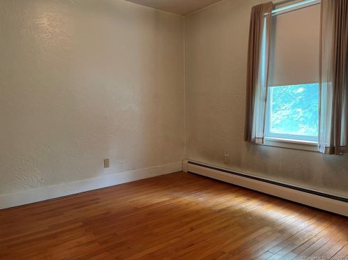 437 Putnam Rd, Killingly CT 06239-2005 exterior