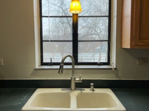 5722 Stony Island Ave, Chicago, IL 60637-2020