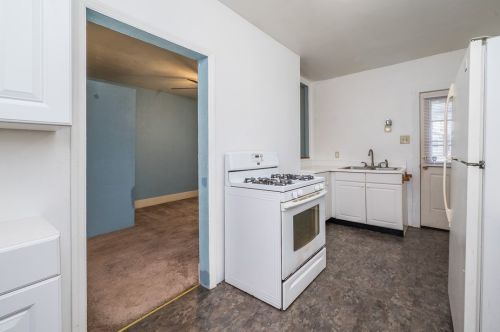 1626 Leolyn St, Pittsburgh PA  15210-3939 exterior