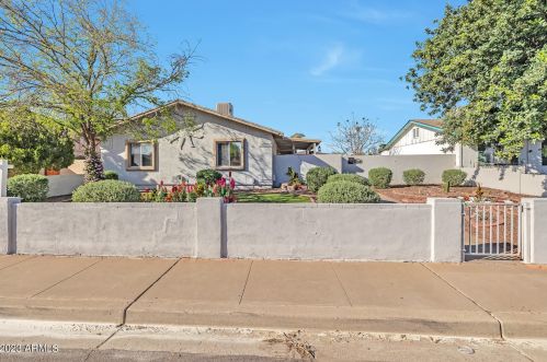 3418 Country Gables Dr, Phoenix AZ  85053-4732 exterior